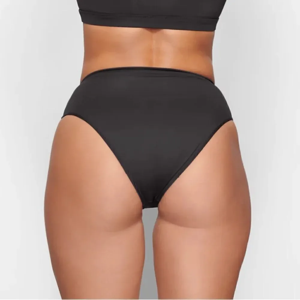 NWT SKIMS Recycled Signature Swim Mid Waist Bikini Bottom In Onyx Black